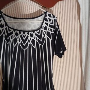 Classic Black & White Geometric Print Scoop Neck Top